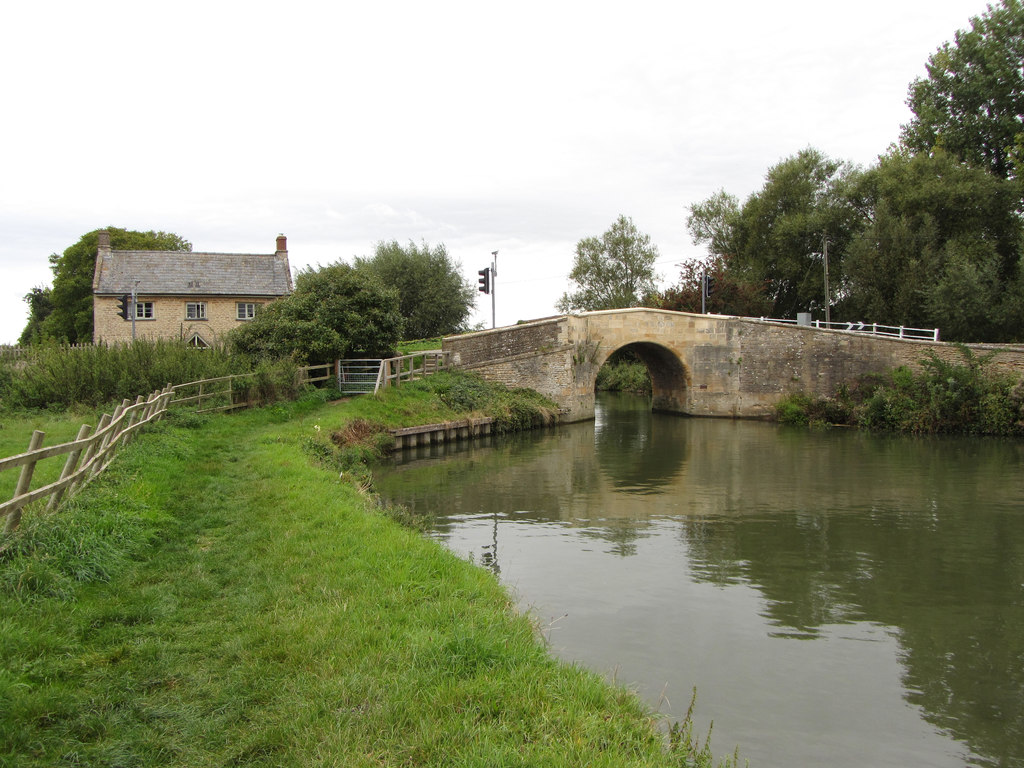 Radcot Bridge and River Thames © Gareth James cc-by-sa/2.0 :: Geograph ...