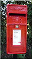 Close up, Elizabeth II postbox, West Woodside