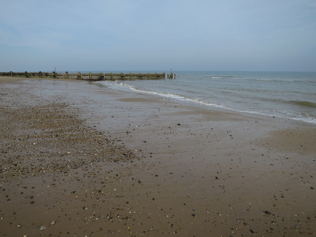 Groyne on Trimingham beach © Hugh Venables cc-by-sa/2.0 :: Geograph ...