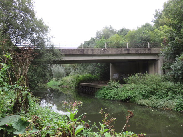 Road bridge over the River Mole © Richard Rogerson cc-by-sa/2.0 ...