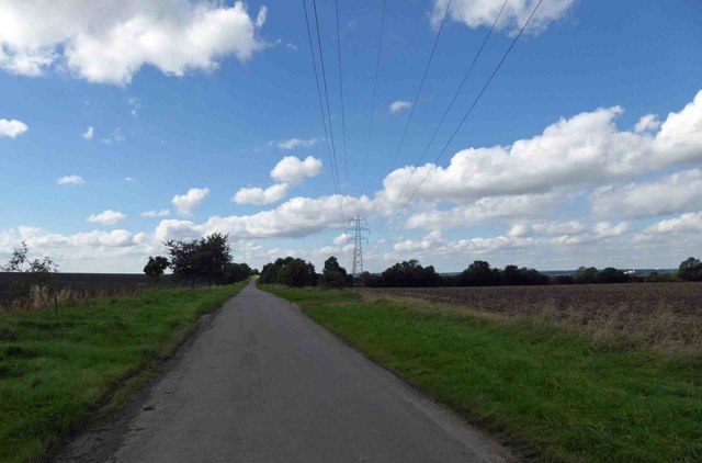 Underneath the powerlines crossing... © Steve Fareham :: Geograph ...