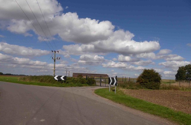 Entrance to Cadney reservoir from Brigg... © Steve Fareham cc-by-sa/2.0 ...