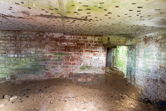 WWII civil bombing decoy control bunker - Clifton Maybank CP (5)