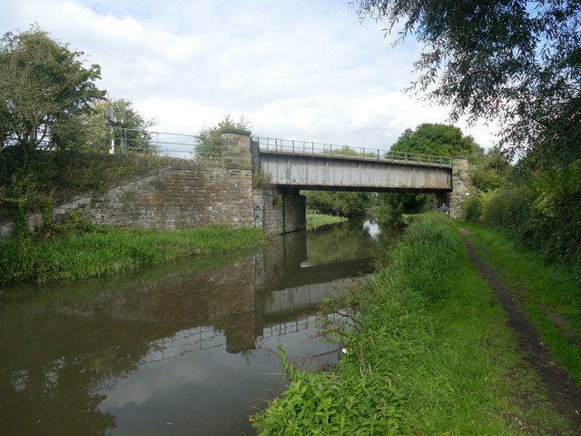 Approaching bridge 7a on the Trent &... © Graham Hogg cc-by-sa/2.0 ...