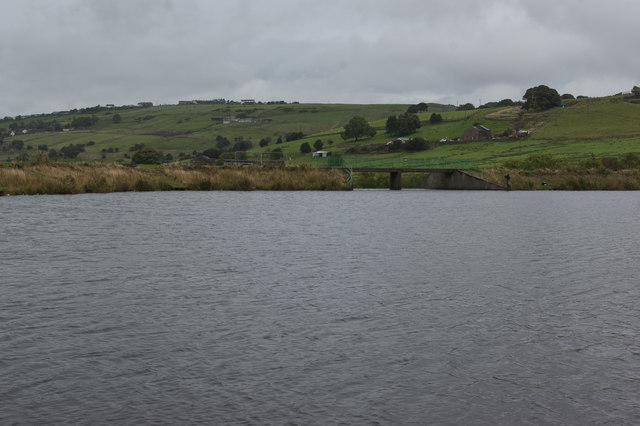 Hoddlesden reservoir © Ian Greig cc-by-sa/2.0 :: Geograph Britain and ...