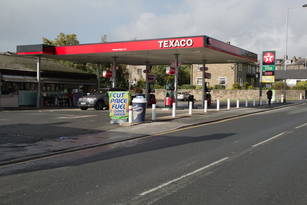 Texaco Filling Station, St Helena Road,... © Mark Anderson :: Geograph ...