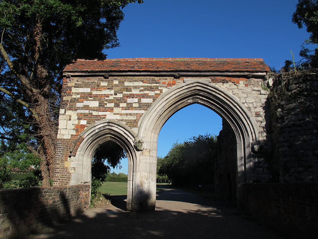 Waltham Abbey gatehouse © Stephen Craven :: Geograph Britain and Ireland