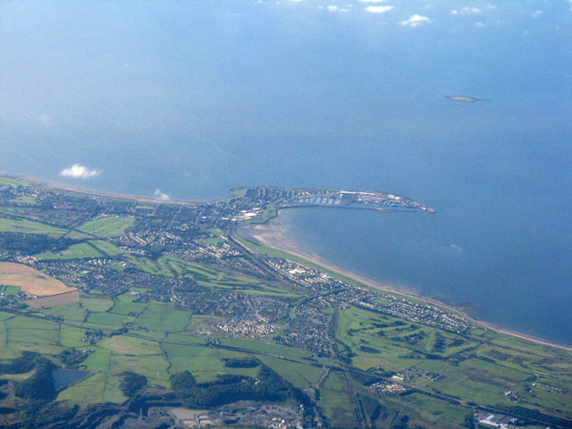 Troon town and harbour © M J Richardson cc-by-sa/2.0 :: Geograph ...