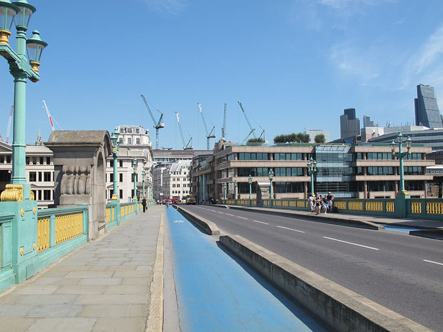 Cycle lane on Southwark Bridge