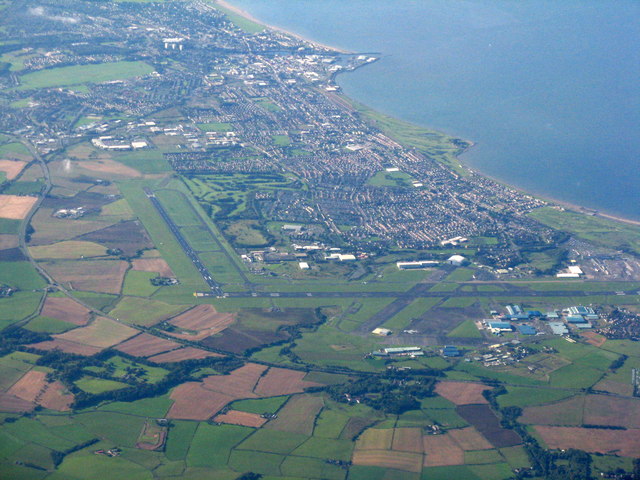 Prestwick and the airport © M J Richardson cc-by-sa/2.0 :: Geograph ...