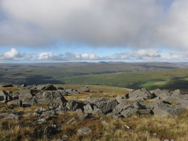 Scattered rocks at Blackfell Crags © steven ruffles cc-by-sa/2.0 ...