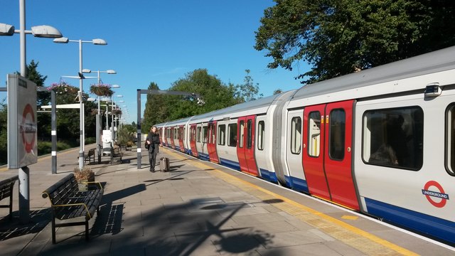 Wimbledon-bound District line train at... © David Martin :: Geograph  Britain and Ireland