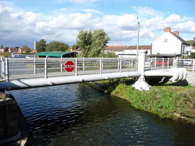 Princess Royal footbridge, Thorne, closed to boaters