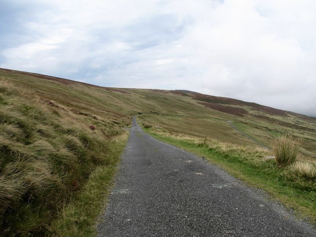 The long limb linking the two hairpin... © Eric Jones cc-by-sa/2.0 ...