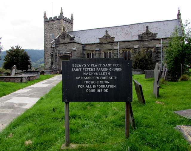 Bilingual nameboard at the entrance path to St Peter's Parish Church, Machynlleth