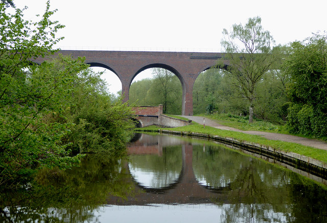 Viaduct crossing the canal near Kidderminster, Worcestershire