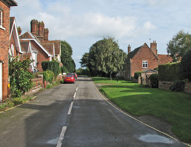 Orford: Daphne Road © John Sutton cc-by-sa/2.0 :: Geograph Britain and ...