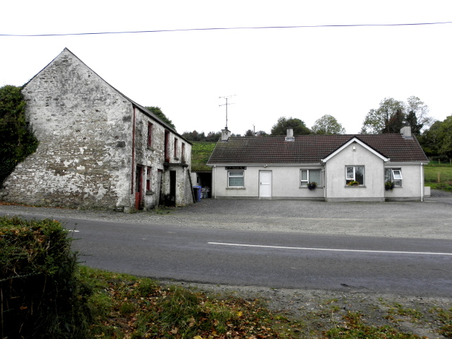 Wayside Bar, Dooish © Kenneth Allen cc-by-sa/2.0 :: Geograph Ireland