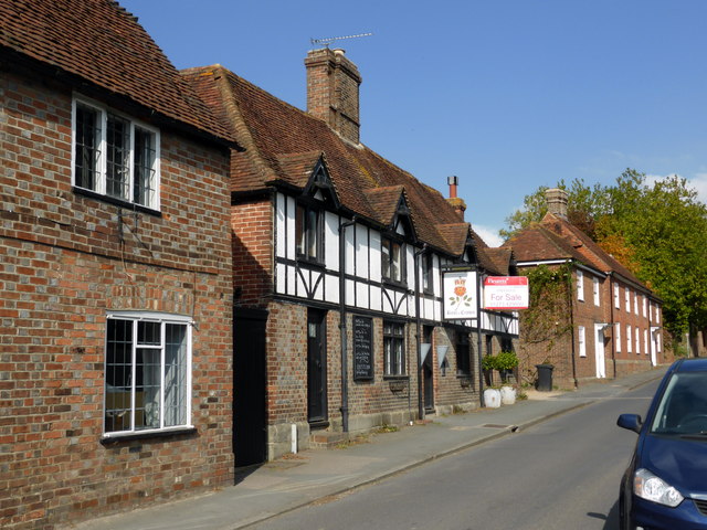 The Rose and Crown, High Street,... © PAUL FARMER cc-by-sa/2.0 ...