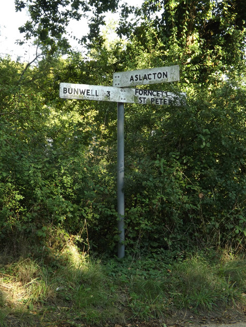 Signpost on Low Common Road