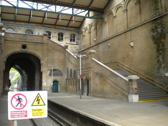 Staircase to disused platform, Crystal... © Richard Vince cc-by-sa/2.0 ...