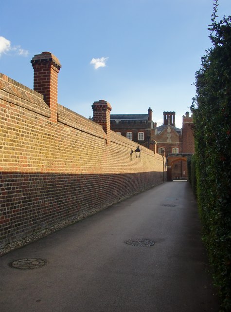 Passageway towards Tennis Court Lane, Hampton Court