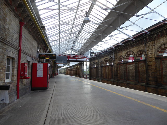 Crewe railway station: looking south on platform 11
