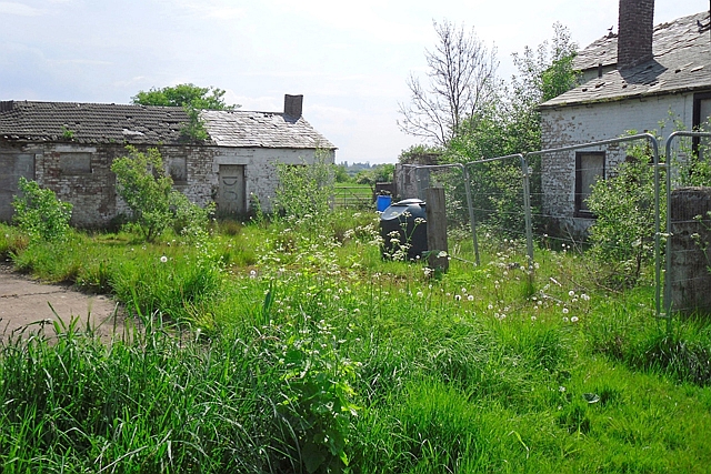 Decaying farm buildings, Newfieldhead
