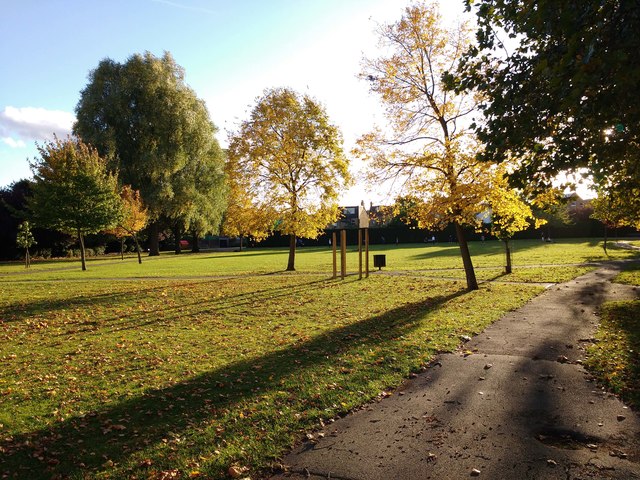 Priory Park, Hornsey - autumnal scene (1)