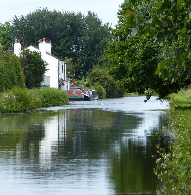 Canal Bank Cottages and the Leeds and... © Mat Fascione :: Geograph ...