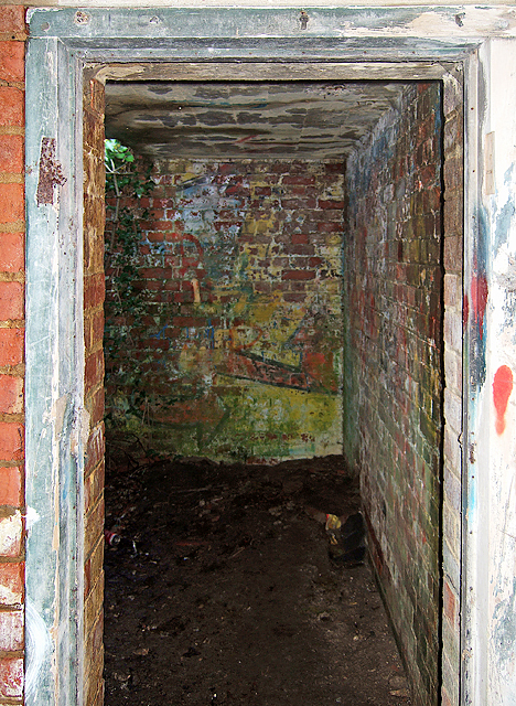 WWII Hampshire - civil bombing decoy control bunker, North Waltham (6)