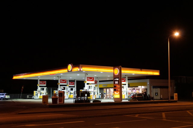 Shell Garage, North Anderson Drive,... © Mike Pennington cc-by-sa/2.0 ...