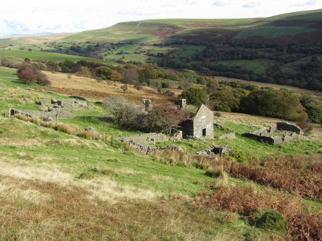 Ruins of Begwns in Cwm Bargod © Gareth James cc-by-sa/2.0 :: Geograph ...