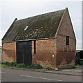 TL4674 : Haddenham: a barn on Aldreth Road by John Sutton