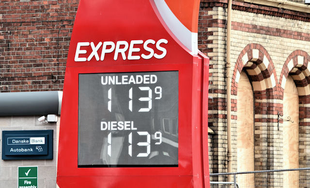 Fuel prices sign, Belfast (25 October 2016)