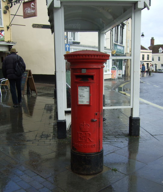 Elizabeth II postbox on St Mary's Street, Bungay