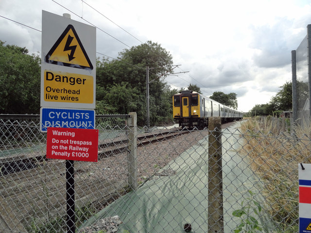 Train on the Romford to Upminster Line © Phil Gaskin :: Geograph ...