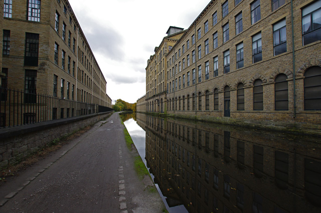 Leeds and Liverpool Canal, Saltaire