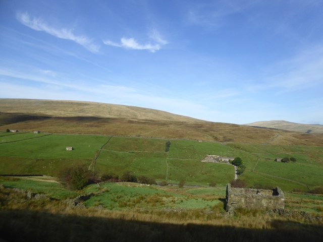 Ruined barn and valley of the Clough River