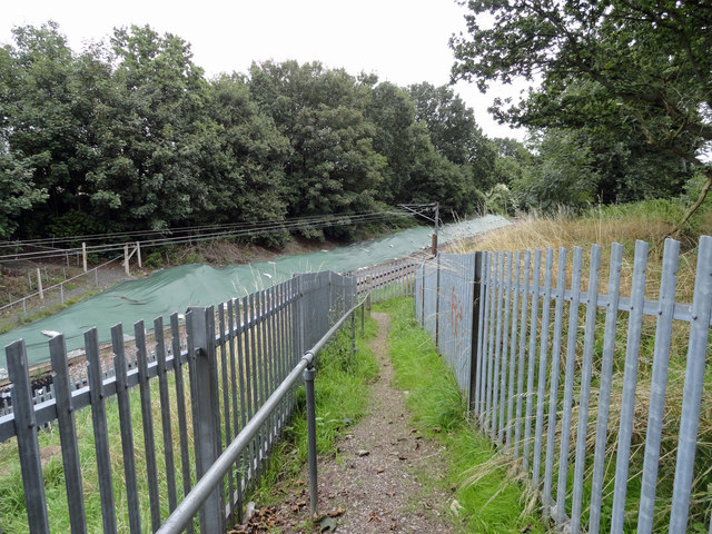 Footpath 172 and the Romford to Upminster line