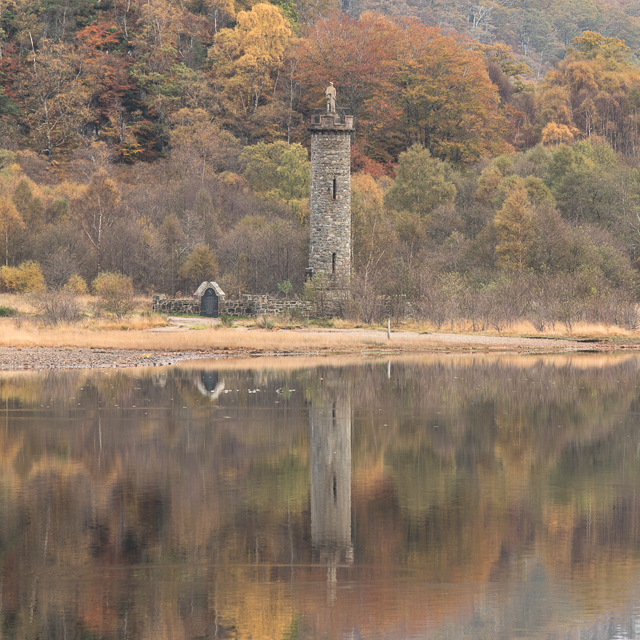 Glenfinnan Monument in autumn