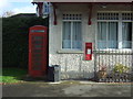 George V postbox and telephone box, Rostherne