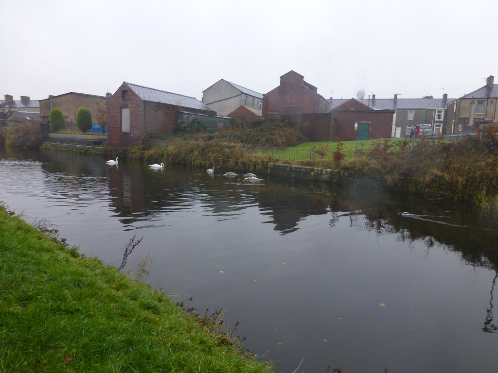 gloomy-day-at-rishton-raymond-knapman-cc-by-sa-2-0-geograph