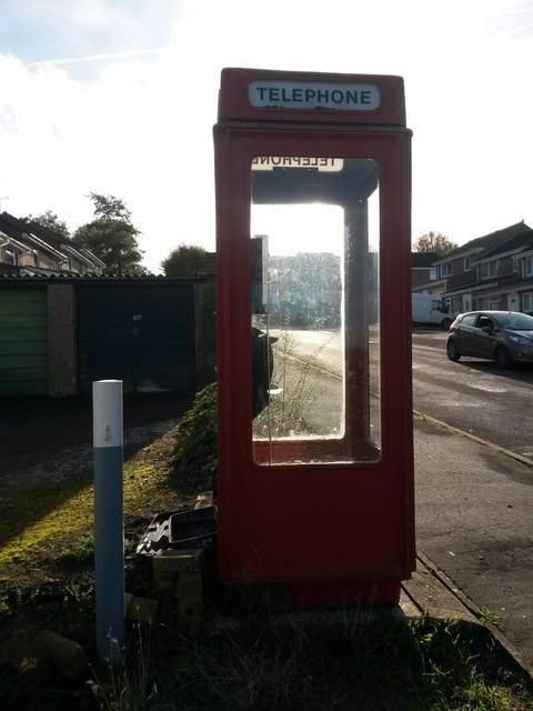 Highworth: a K8 phone box against the sun