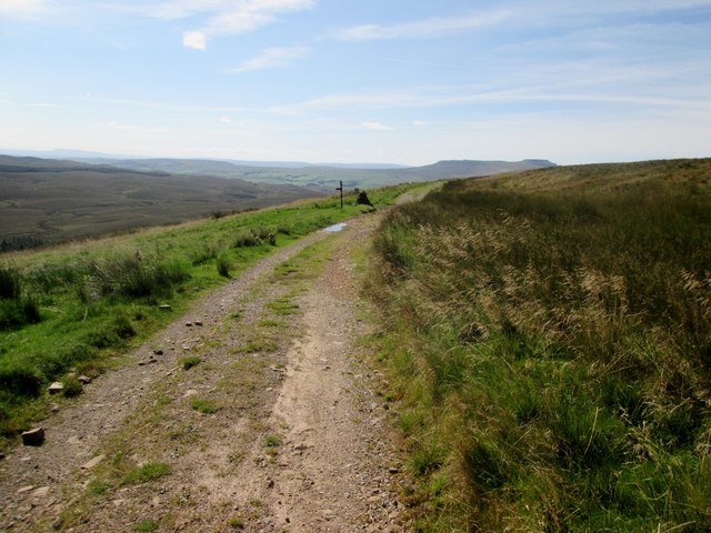 Cam  High  Road  approaching  Dales  Way  junction