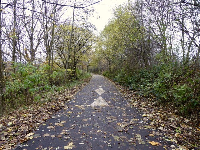 Newcastle-under-Lyme: path and cycleway