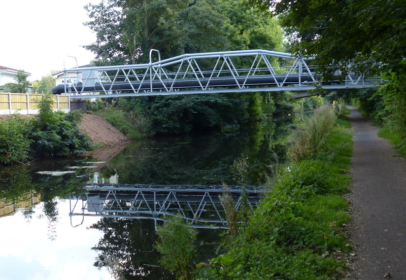 Pipe bridge across the Staffordshire and... © Mat Fascione :: Geograph ...