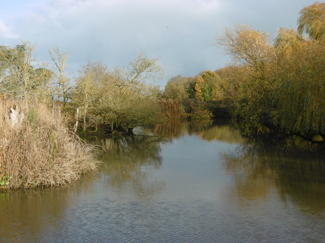 Broadditch Pond in autumn © Marathon cc-by-sa/2.0 :: Geograph Britain ...