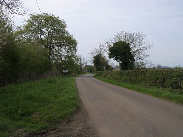 Road entering Priors Marston