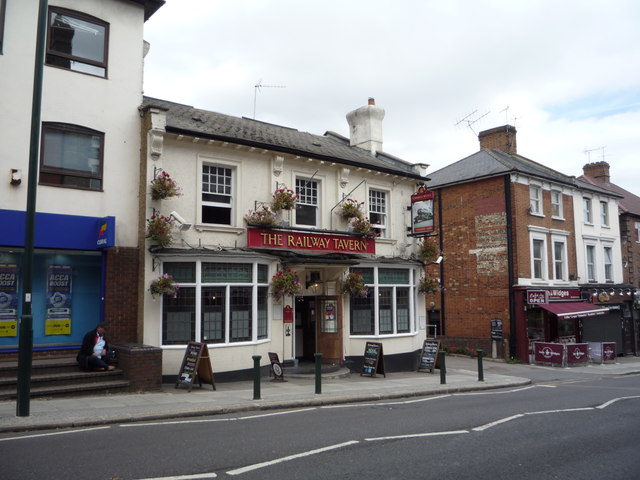 The Railway Tavern, New Barnet © JThomas :: Geograph Britain and Ireland